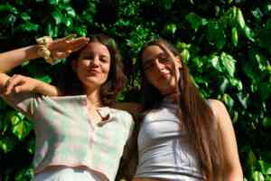 Hinds’ Ana Perrote and Carlotta Cosials on becoming a duo and overcoming adversity to make fourth album ‘VIVA HINDS’