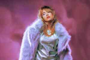 Suki Waterhouse - Memoir Of A Sparklemuffin